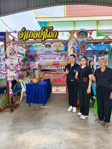พช. ป่าโมก เข้าร่วมงาน “มหกรรมความสำเร็จการพัฒนาคุณภาพชีวิตของประชาชน" จังหวัดอ่างทอง